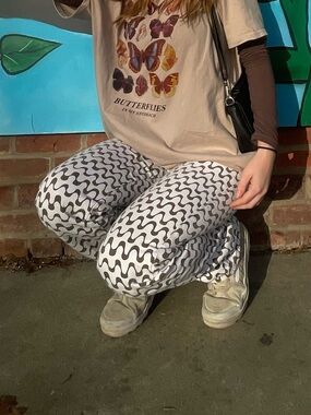 Abstract/Wavy Brown and White Jeans